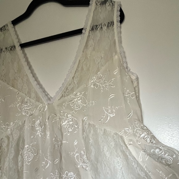 POL Lacey Floral Paneled V-Neck Blouse, L - Picture 2 of 3